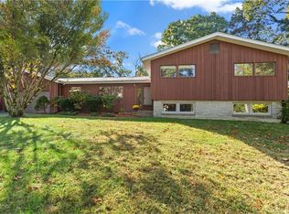 9 Laurel Hill Dr S, Niantic, CT 06357