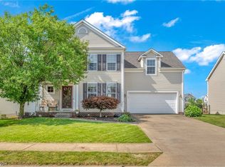 37066 Chaddwyck Ln, North Ridgeville, OH 44039