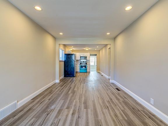 3rd image of 7054 Mitchell Ave