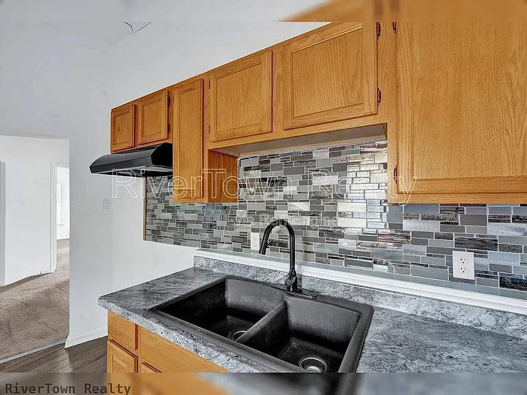 439 Simpson Ave — Photo 14