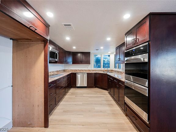 4th image of 4538 Carol Cir