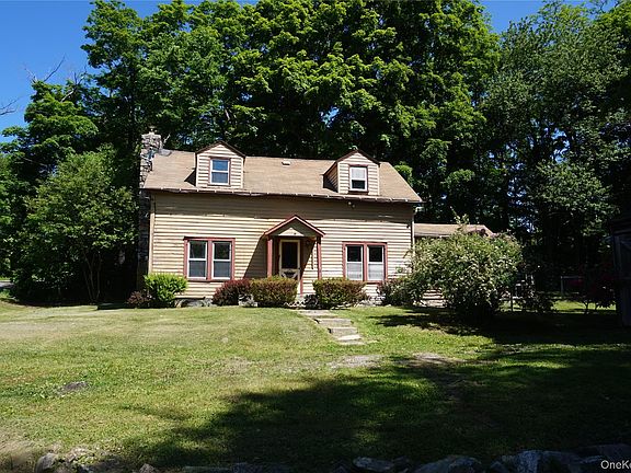 3rd image of 421 Stormville Mountain Road