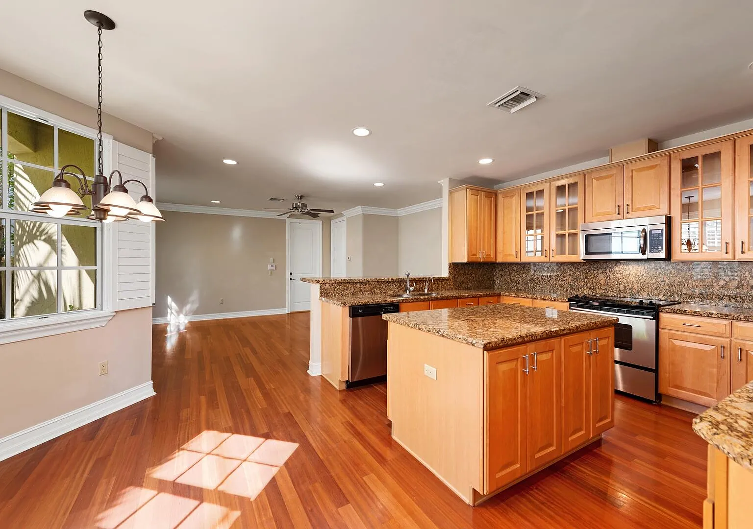 4 bed, 3.5 bath, 2774 sqft, $5,499 — Photo 3