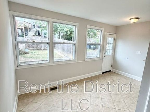 4th image of 1512 Trinidad Ave NE