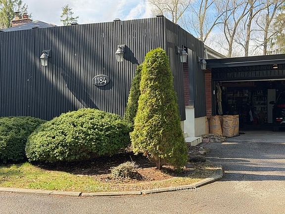 4th image of 1184 Kingston Rd