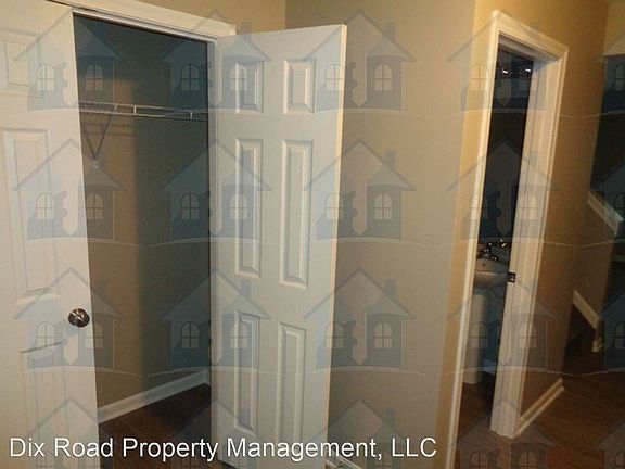 4th image of 515 Herbert Ave