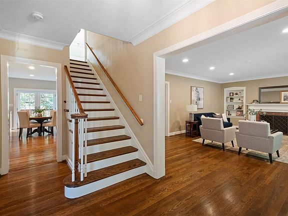 2nd image of 32 Sussex Dr