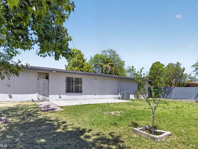 2215 W Butler Dr — Photo 17