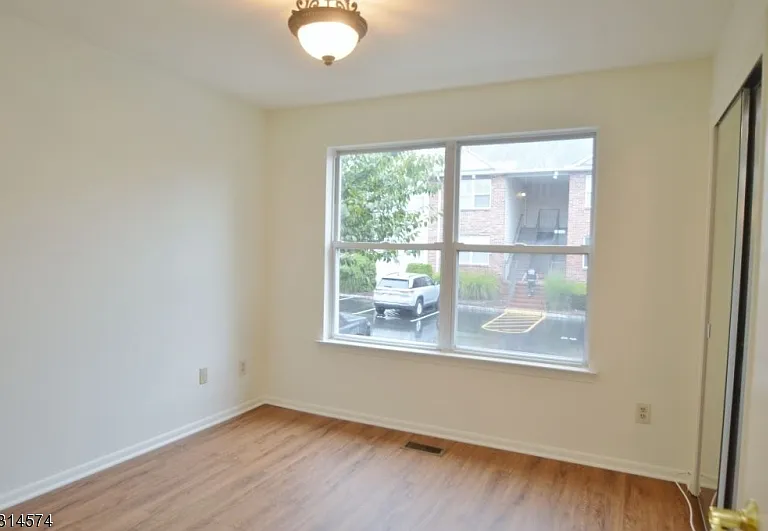 3 Donna Dr — Photo 11