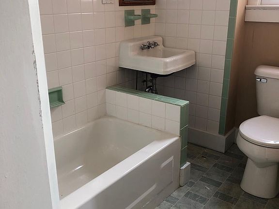 3rd image of 320 Powell St