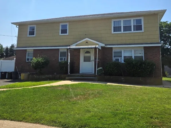 102 Arch Avenue, Farmingdale, NY 11735