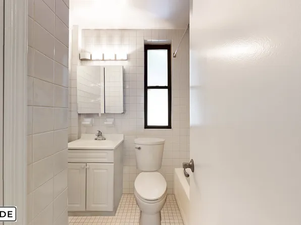 240 Waverly Place image 4 of 7