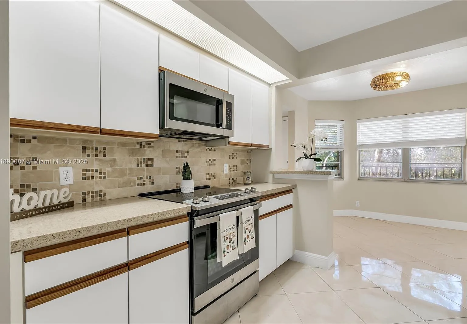 2 bed, 1350 sqft, $2,500 — Photo 3