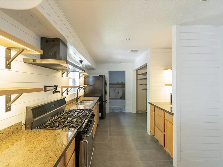 14110 Greenway Dr — Photo 6