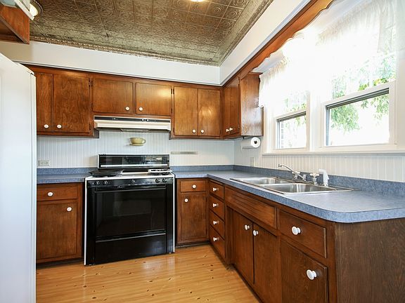 4th image of 2935 W 101st St