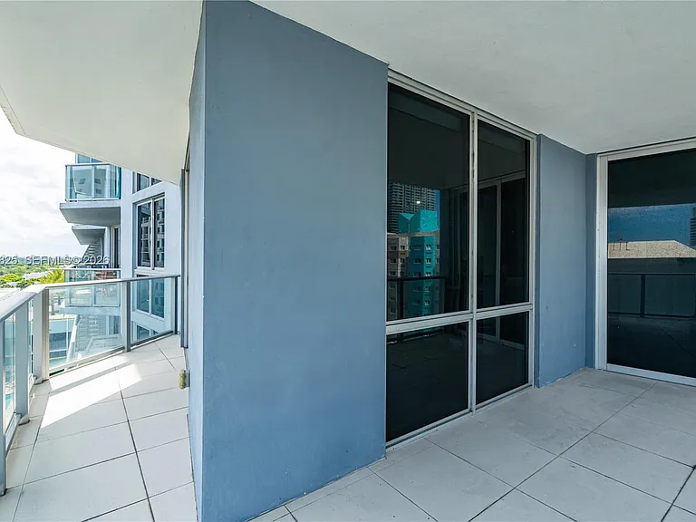 1010 SW 2nd Ave #1003 — Photo 31