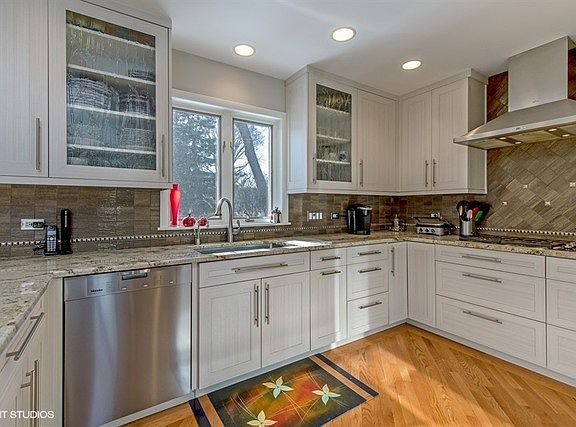 5th image of 2443 Pomona Ln