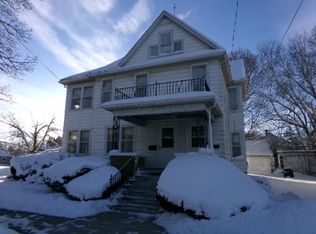 526-526 1/2 S Carroll Ave, Freeport, IL 61032