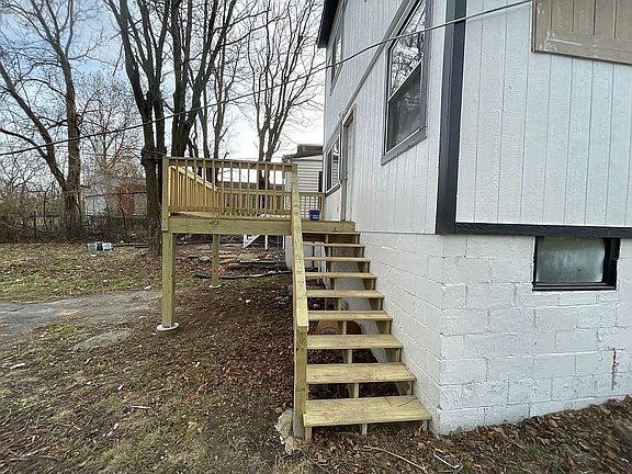 5th image of 2523 Prospect Ave
