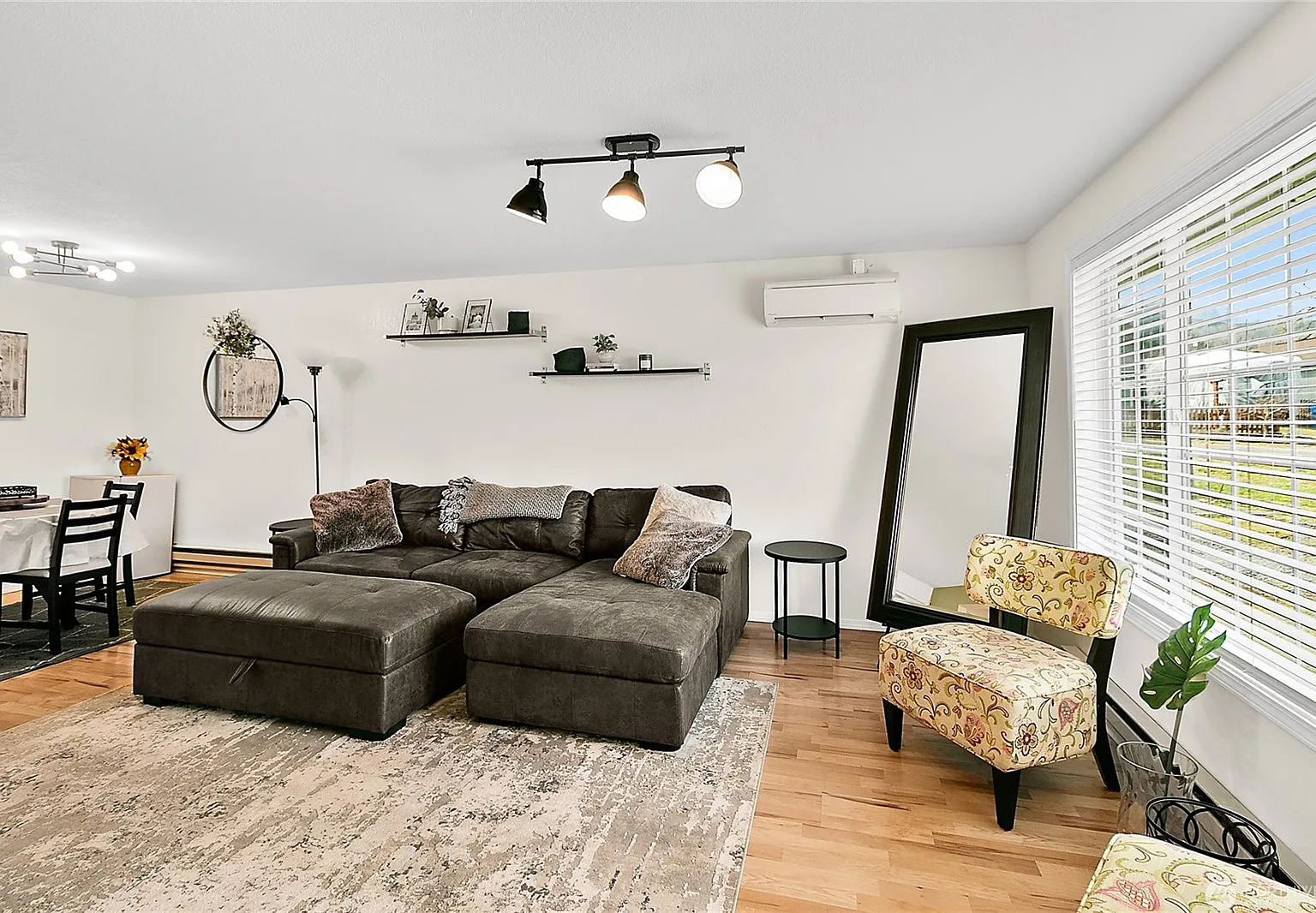 2 bed, 912 sqft, $2,250 — Photo 4