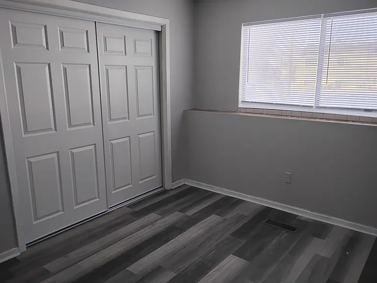 2277 Holloway Ave E — Photo 9