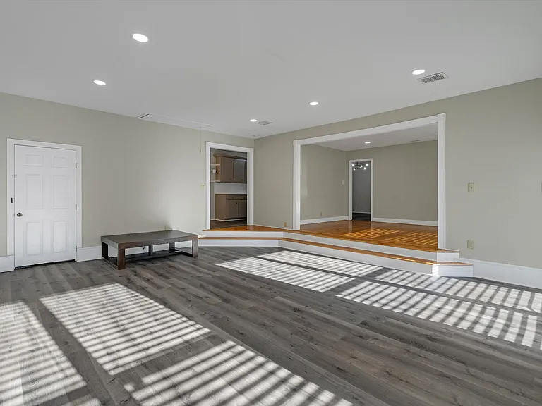 406 N Bonham Dr — Photo 11