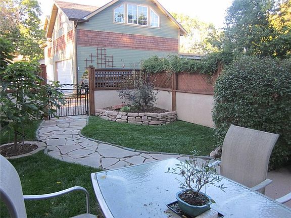 Detached 2-Car Garage w/Studio