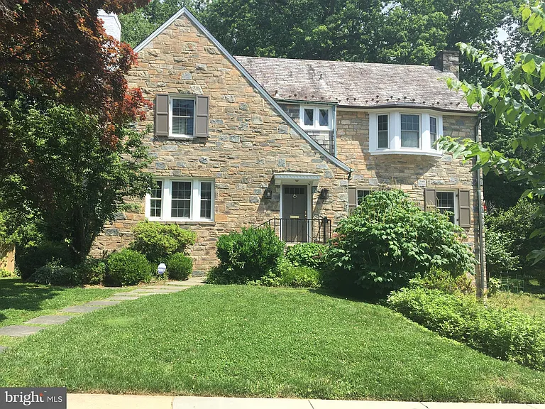 3717 Fordham Rd NW — Photo 1