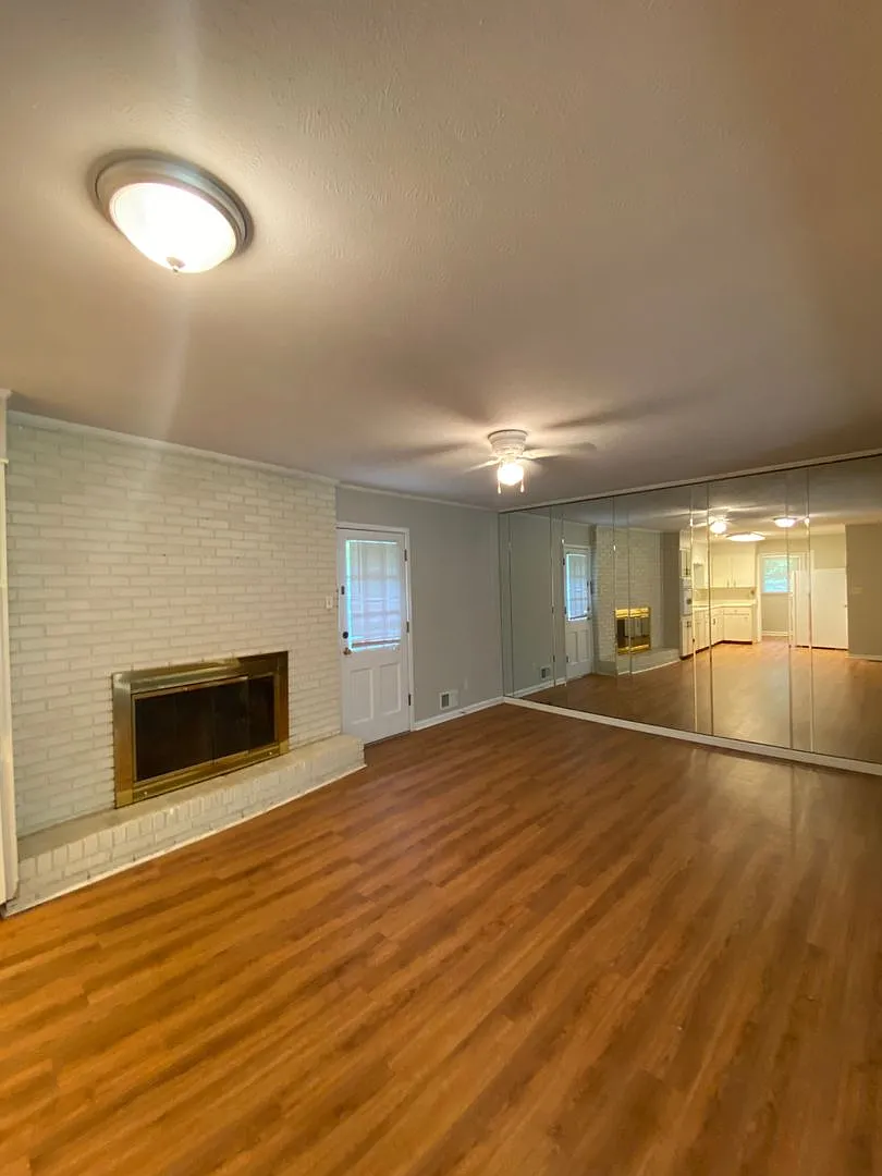 408 4th Avenue NE — Photo 3