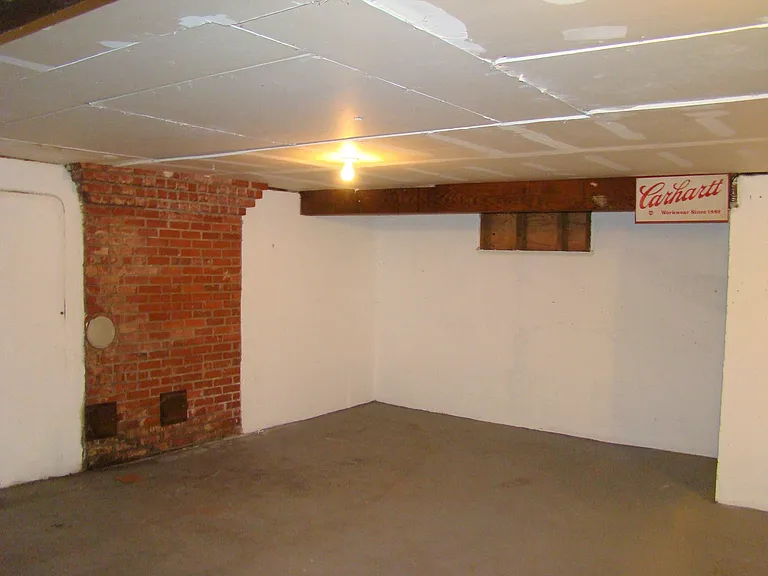 813 Niagara Ave — Photo 24