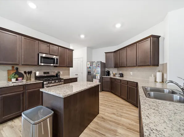 4920 Twin Summit Dr, Rosenberg, TX 77469