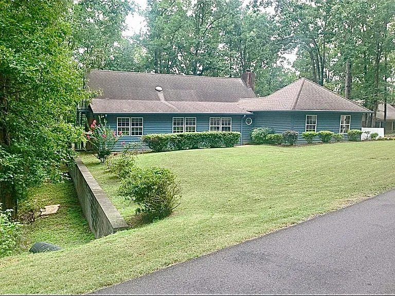177 Winchester Dr — Photo 1