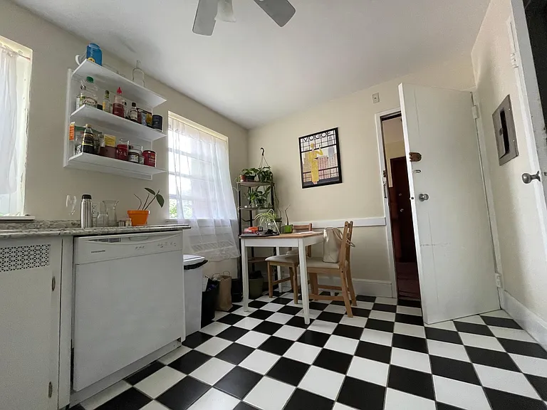 98 Morton St #60C — Photo 8