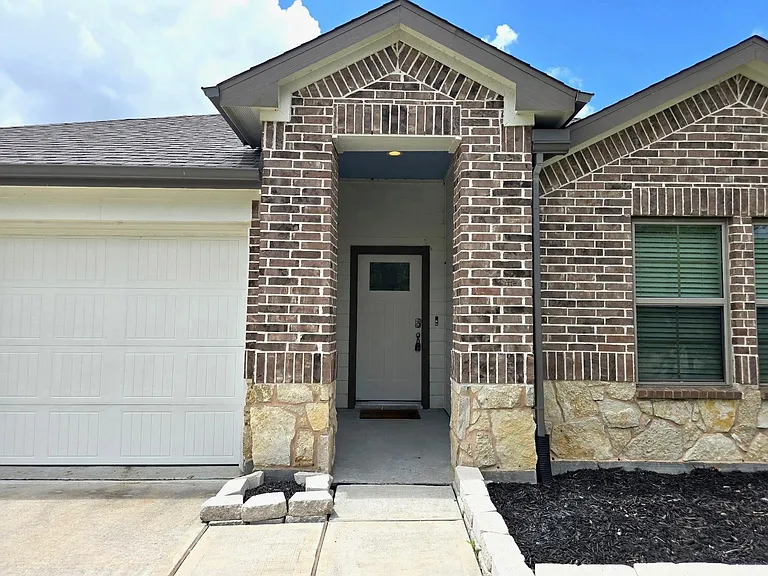 519 Kickapoo Dr — Photo 2