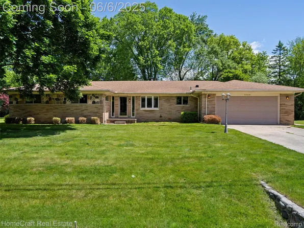 28210 Ridgebrook Rd, Farmington Hills, MI 48334