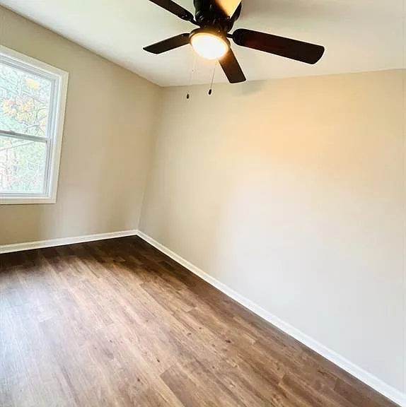 557 White Ave — Photo 6