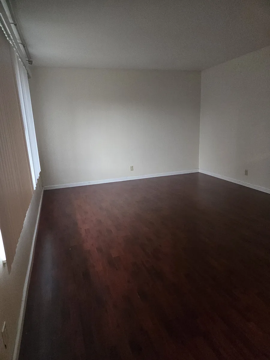 Building Photo - 5348 Garfield Ave #4
