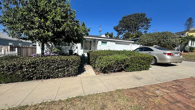 3 bed, 1153 sqft, $5,975 — Photo 2
