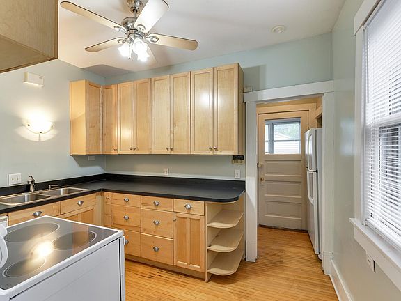 3rd image of 1789 James Ave