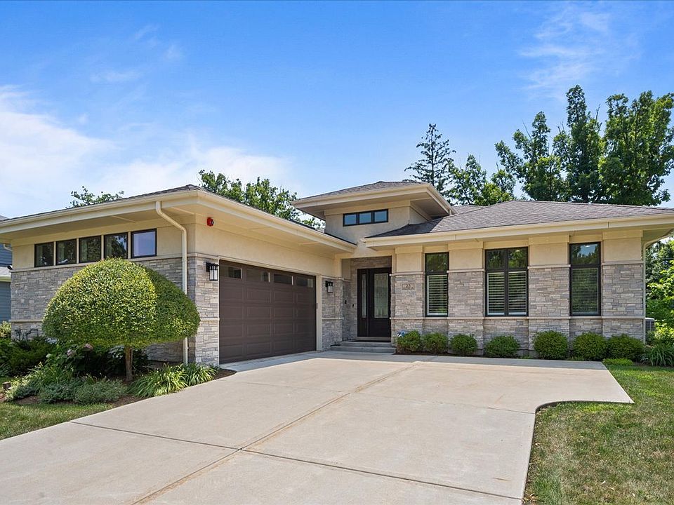 1st image of 23 Heritage Dr