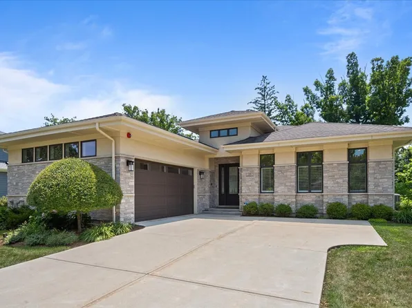 23 Heritage Dr, Highland Park, IL 60035