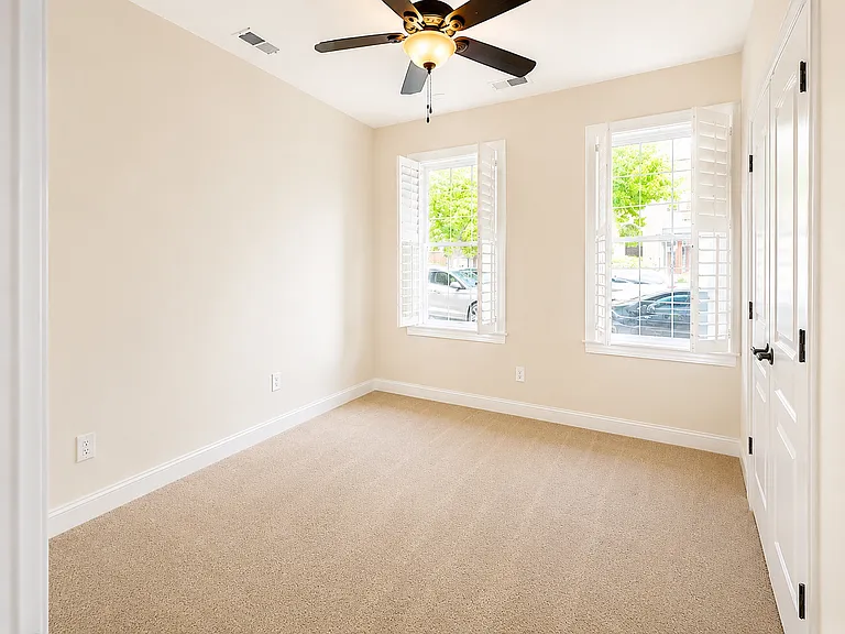211 Beacon Pl NE #211 — Photo 4