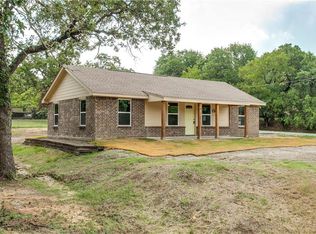 173 Rhoades St, Azle, TX 76020