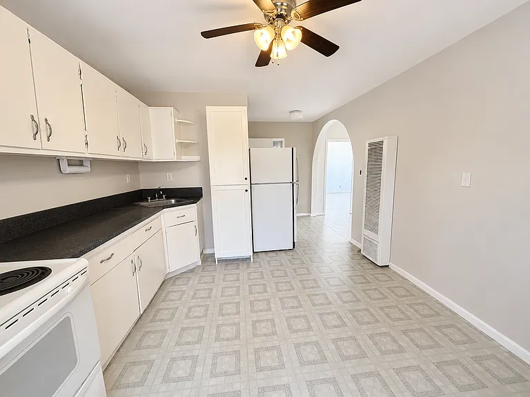 1572 N Shore Dr — Photo 2