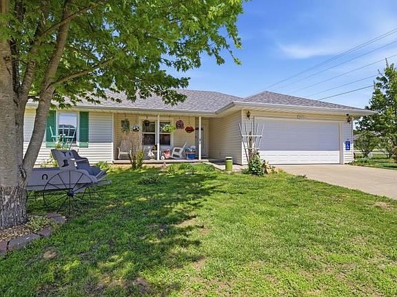 3rd image of 331 Sugar Tree Road