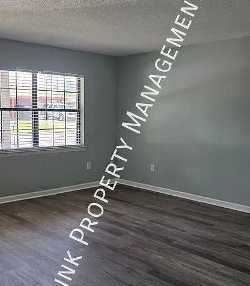 900 Peppermill Rd — Photo 14