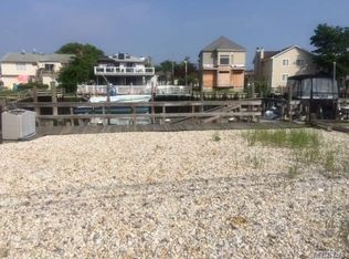 Elliott Blvd, Oceanside, NY 11572