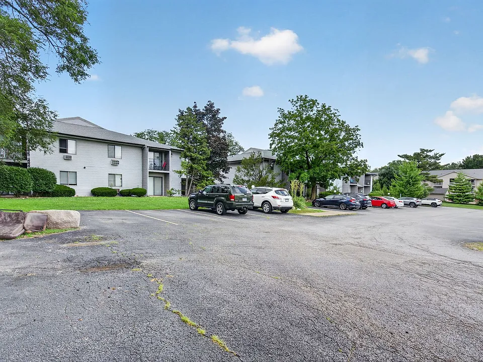 Willow Knolls Apartments