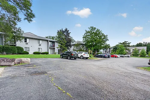 Willow Knolls Apartments Photo 1