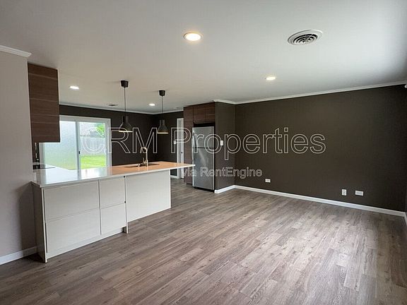 4th image of 2519 Wickersham Dr S